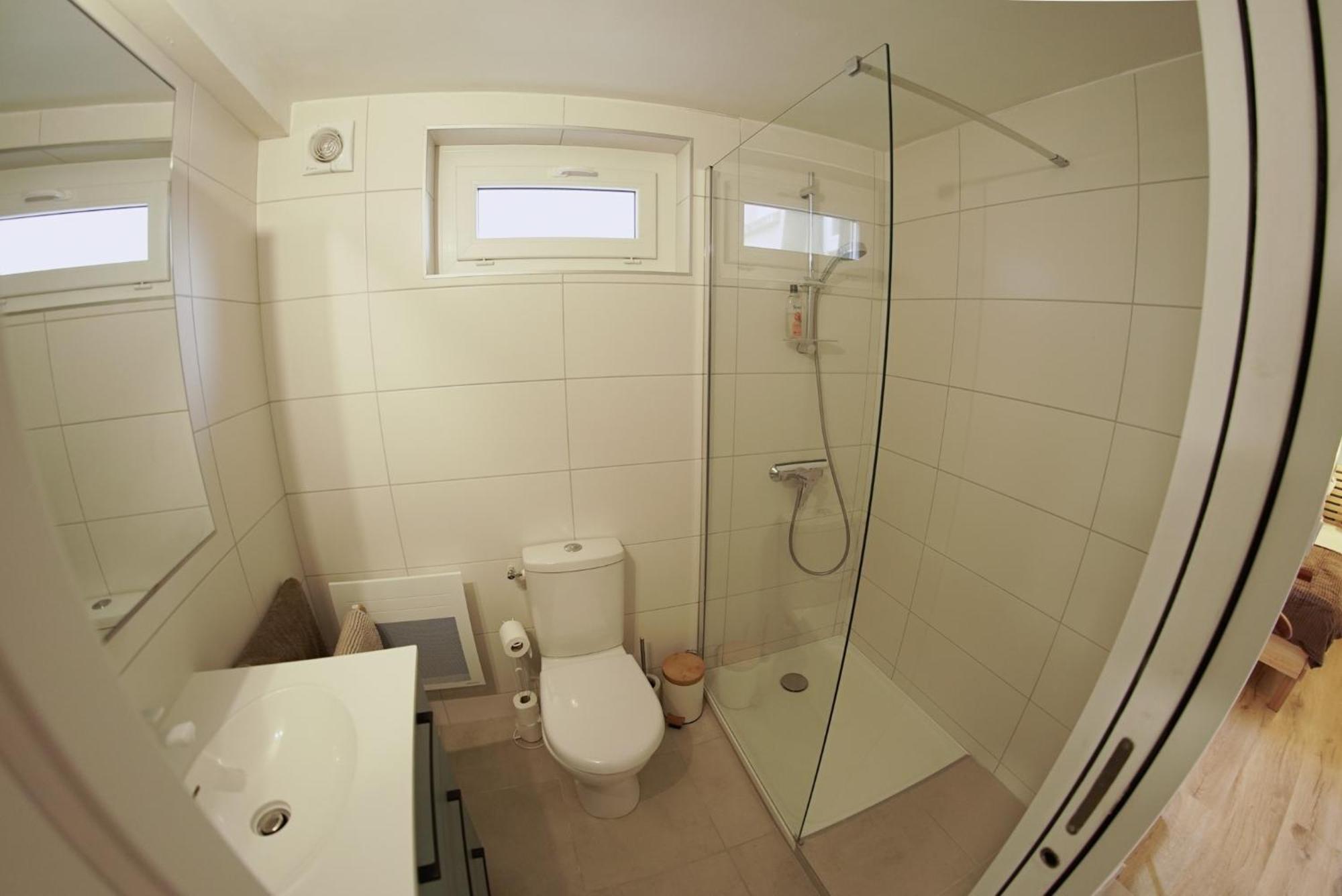 Le Montarrouye Appartement Pour 2 A 6 Personnes บาญเญอ-เดอ-บีกอร์ ภายนอก รูปภาพ