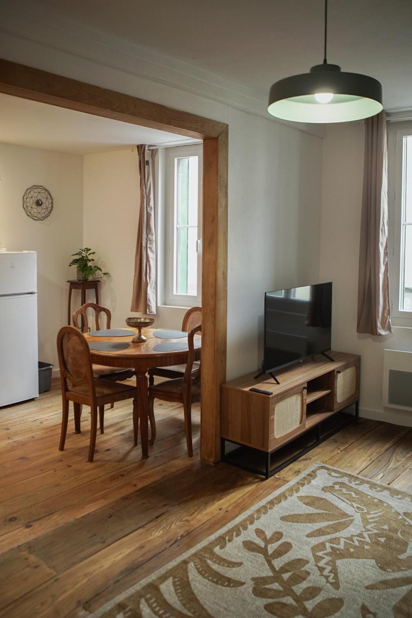 Le Montarrouye Appartement Pour 2 A 6 Personnes บาญเญอ-เดอ-บีกอร์ ภายนอก รูปภาพ