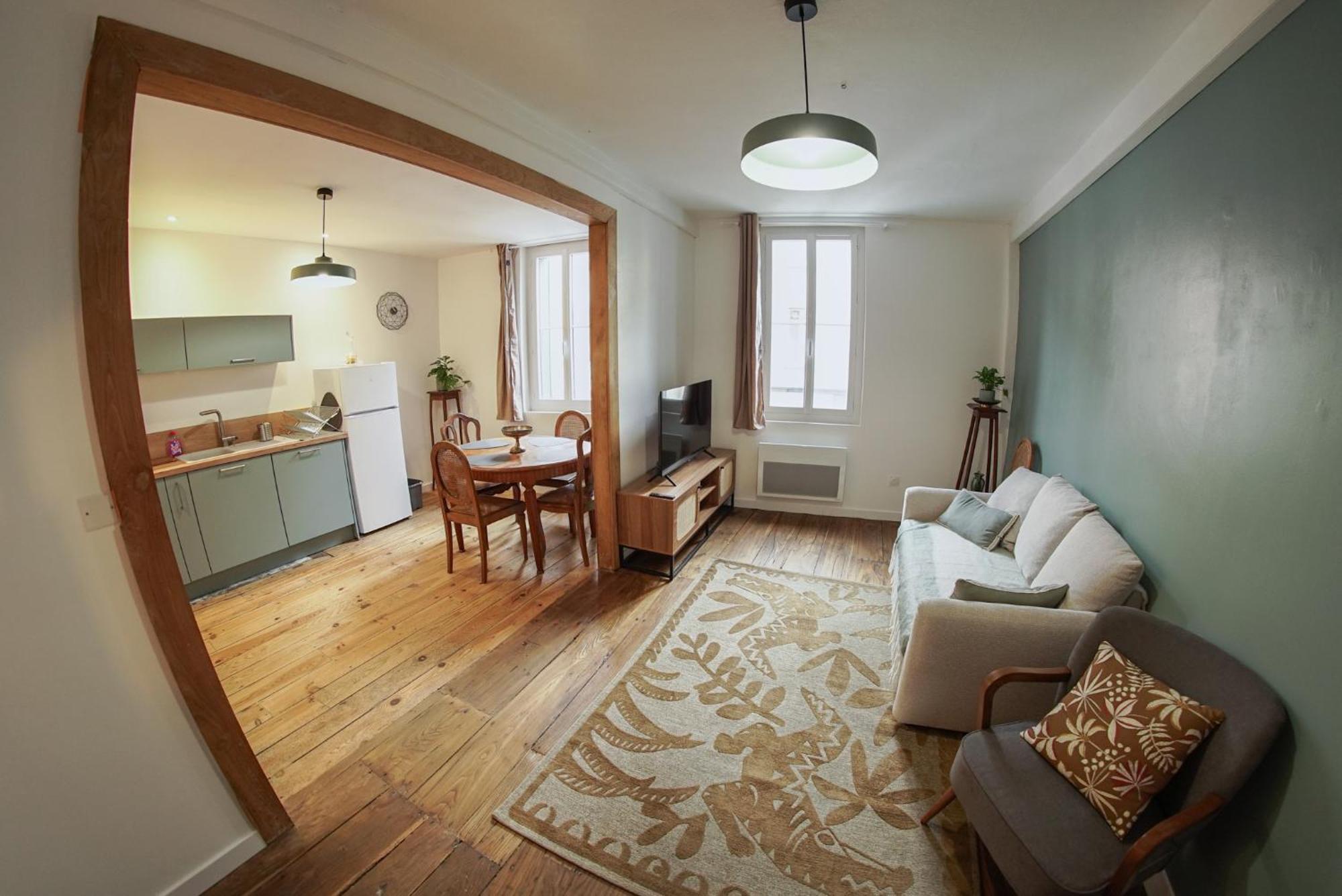 Le Montarrouye Appartement Pour 2 A 6 Personnes บาญเญอ-เดอ-บีกอร์ ภายนอก รูปภาพ